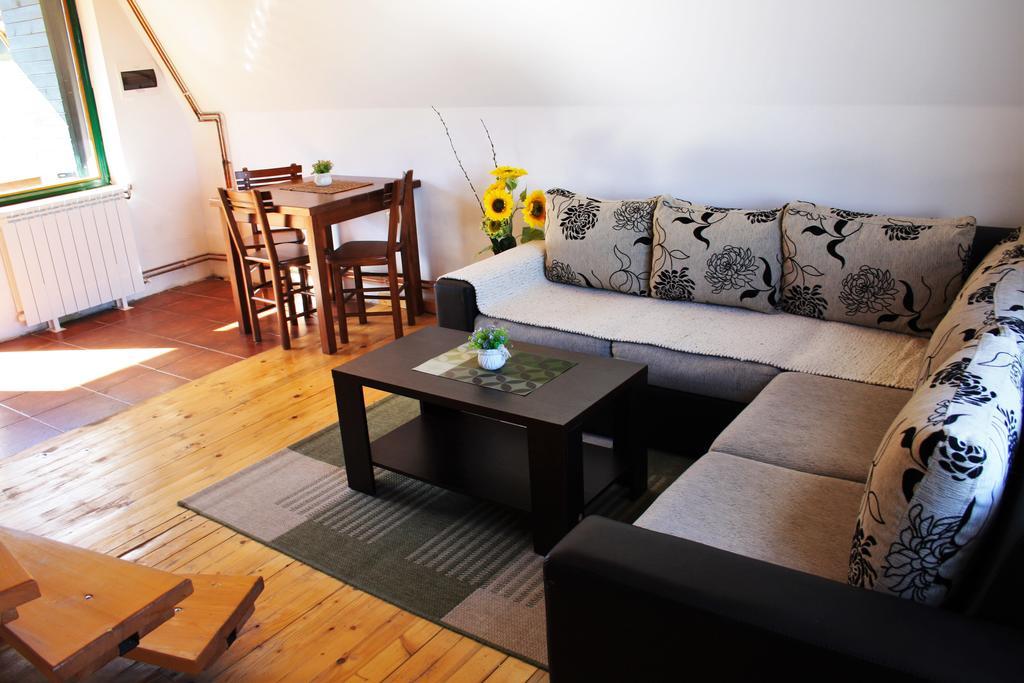 Apartmani I Restoran Sljeme Žabljak Oda fotoğraf