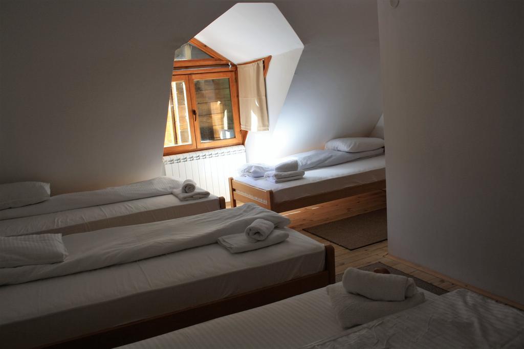 Apartmani I Restoran Sljeme Žabljak Oda fotoğraf