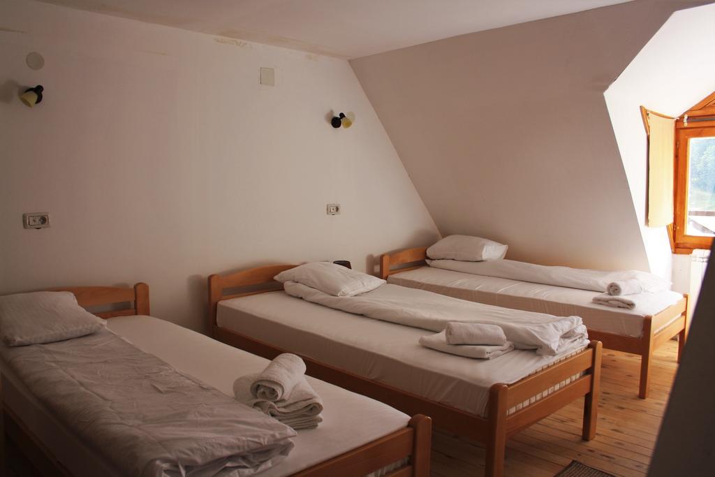 Apartmani I Restoran Sljeme Žabljak Oda fotoğraf